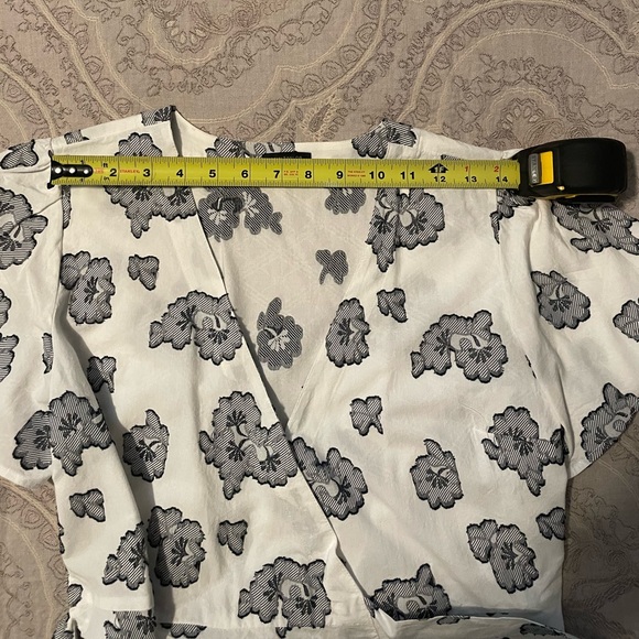 EUC Ann Taylor Floral Wrap Blouse, size 2 - Picture 5 of 6